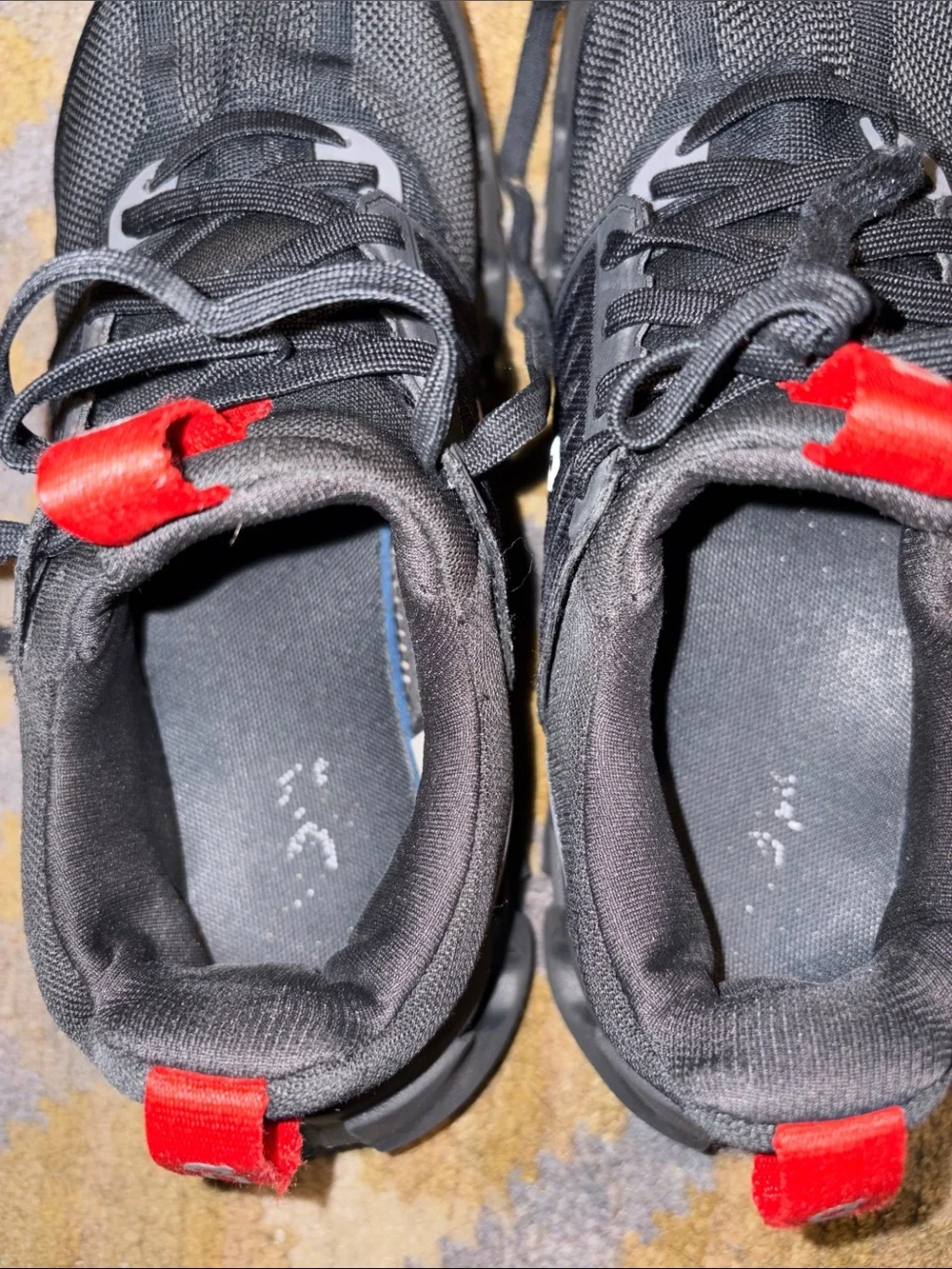 On Running Cloudswift junior Shoe in Dark Gray with Red Pull Tab size 6.5Y